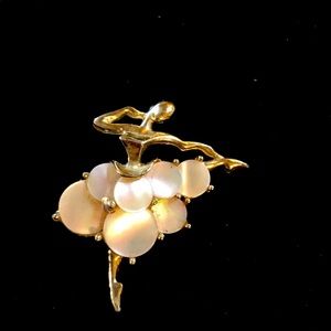 Vintage costume jewelry brooch